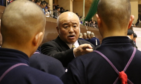 昭和54年に赴任した飯田良平監督は平成30年で40年目のシーズンを迎えると同時に、退職の年齢を迎える。