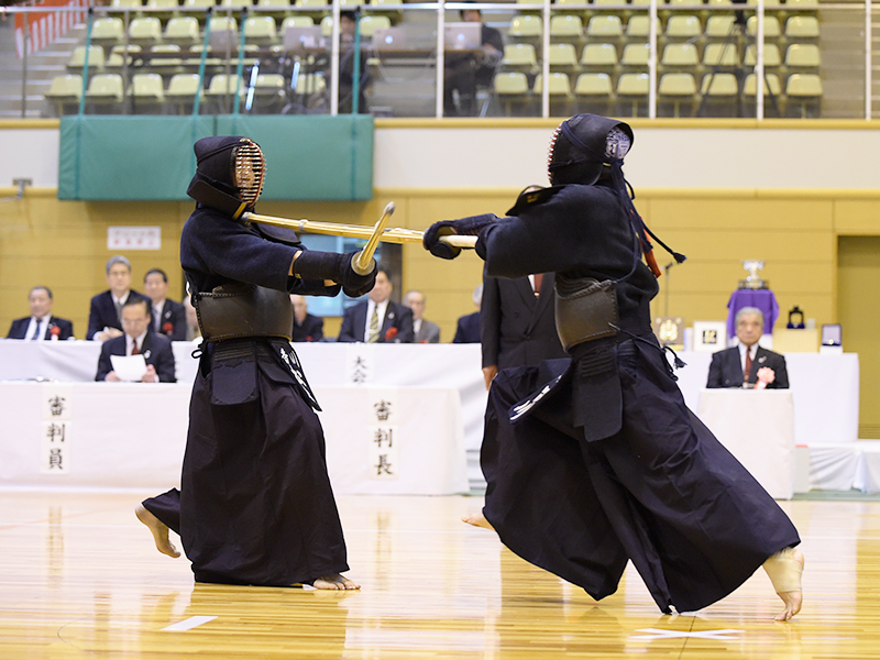 平成27年の全日本選抜八段優勝大会、突きを決める