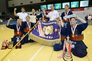 喜びを表現する福大大濠高校