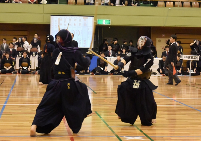 福岡錬が小手を決める