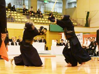 清田が攻めて片手ヅキを見せるなど、序盤から主導権を握った印象だった。動きがなかった湯澤だが、中盤すぎ、清田がメンに行ったところに返しドウを決めた。その後は湯澤はそれまでより手数を増やし、清田の攻撃を封じた。内容は悪くなかった清田だが追いつくことはできず。 動きがなかった湯澤だが、中盤すぎ、清田がメンに行ったところに返しドウを決めた