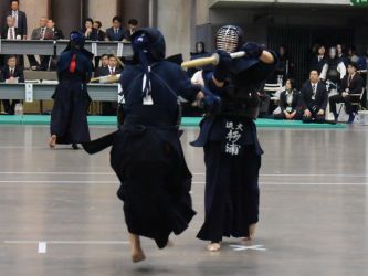 5回戦 佐藤みのり(法政大3年)ド― 杉浦可苗(流経大3年)
全日本女子選手権などでも実績を残している佐藤(麗澤瑞浪高校出身)は優勝候補の一人。杉浦に対してはひきドウを決め勝利を収めたが、7回戦で山本(東京学芸大)に終了間際に一本を奪われベスト16で敗退した。 5回戦 佐藤みのり(法政大3年)×杉浦可苗(流経大3年)