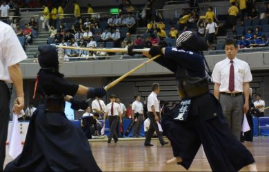 2回戦、妹尾(中村学園女子)×黒沢日向(秋田商業)|妹尾の初戦。中盤、妹尾が機会をとらえてメンに跳び込み(写真)、一本勝ち