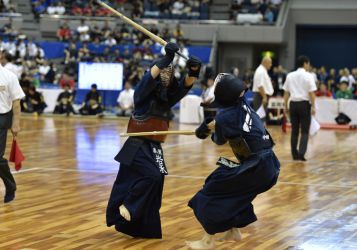 トーナメント1回戦、中村学園女子×島原【副将】諸岡×岩永|諸岡がドウを決め(写真)、中村学園女子がリードを奪った