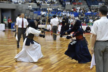 トーナメント1回戦、守谷×淑徳巣鴨【大将】柿元×齋藤|淑徳巣鴨にもまだ望みはあったが、柿元が延長でコテを決め(写真)、突き放した